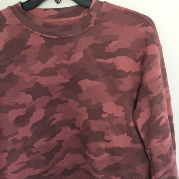 EUC Lululemon perfectly oversized crew camo brier rose 6 - Picture 4 of 5